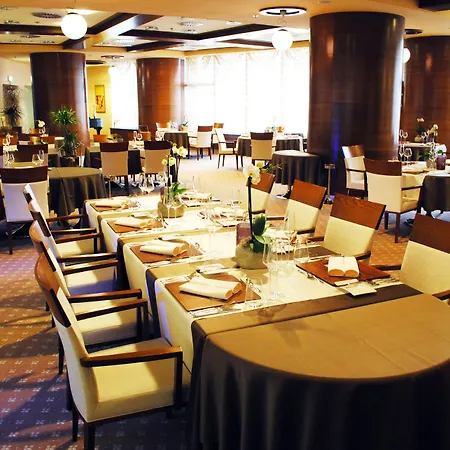 Perla, & Entertainment 4*