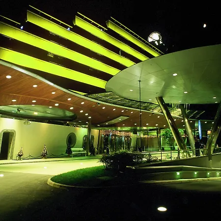 Perla, & Entertainment