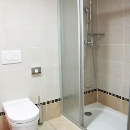 Perla, & Entertainment