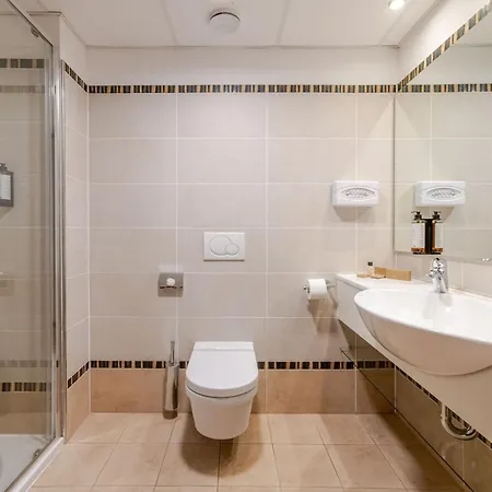 Perla, & Entertainment Hotel