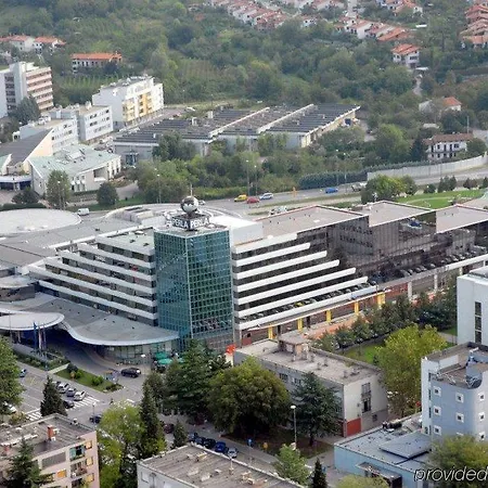 Perla, & Entertainment Otel