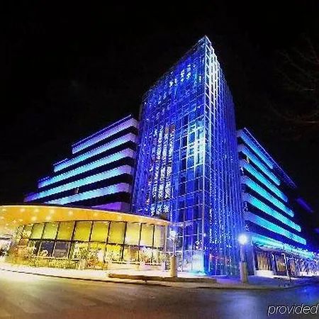 Perla, & Entertainment Hotel