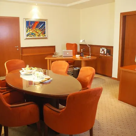 Perla, & Entertainment