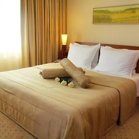 Hotel Perla, & Entertainment