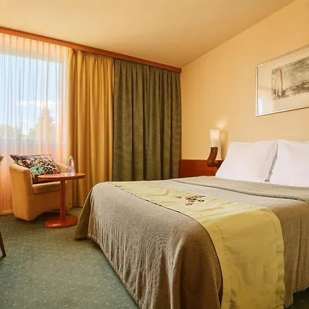 Hotel Perla, & Entertainment