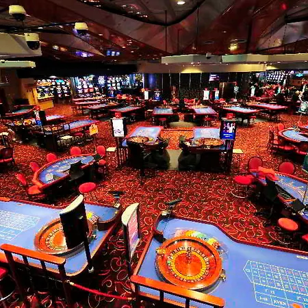 Perla, & Entertainment 4*