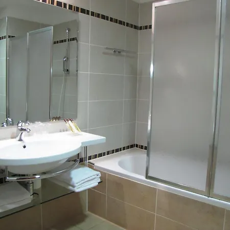 Perla, & Entertainment