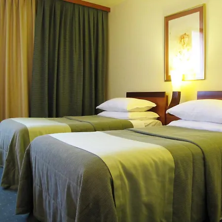 Perla, & Entertainment 4*