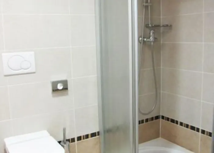 Perla, & Entertainment