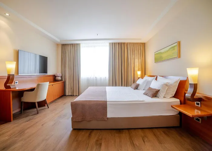 Perla, & Entertainment 4* 노바고리차