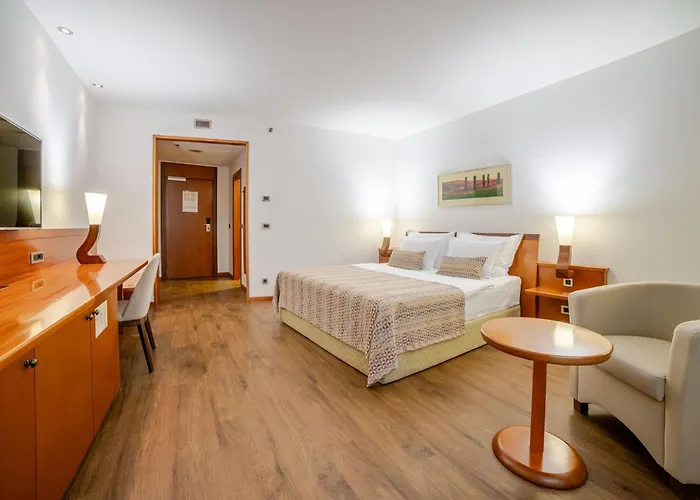 Perla, & Entertainment Hotel