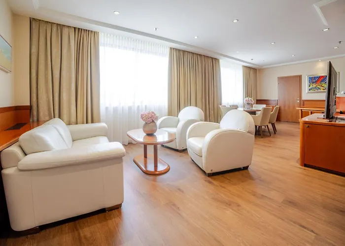 Perla, & Entertainment Hotel 4*