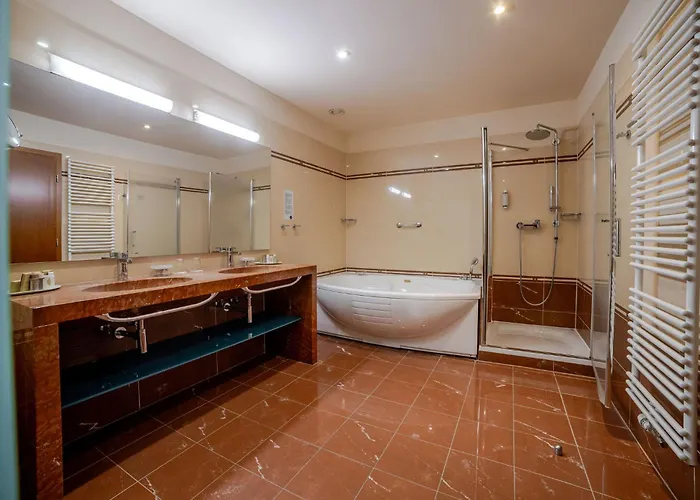 Perla, & Entertainment Hotel 4*