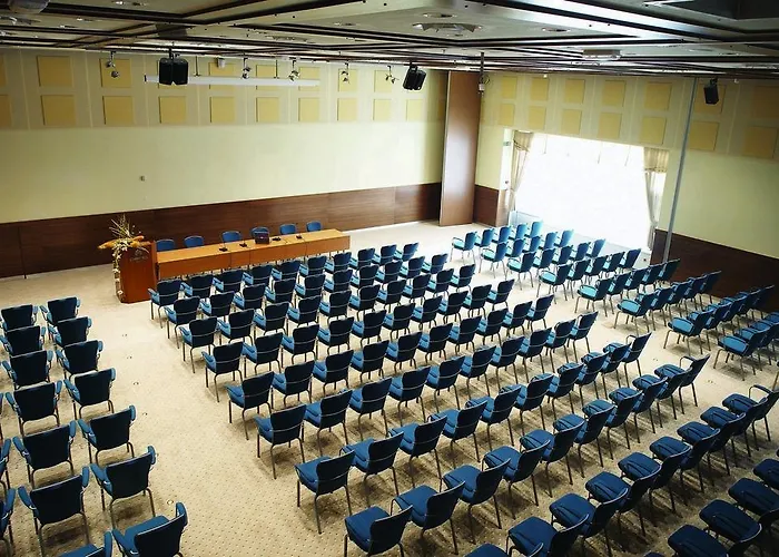 Perla, & Entertainment 노바고리차