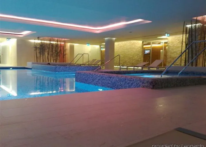 Perla, & Entertainment