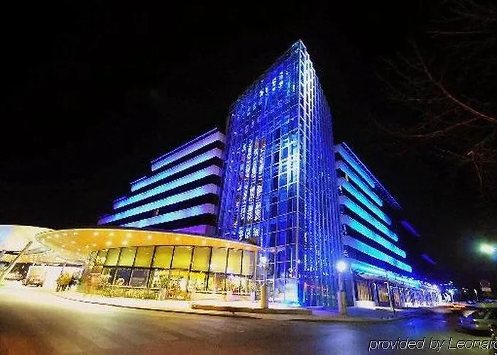 Perla, & Entertainment Hotel