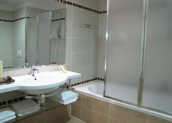 Perla, & Entertainment